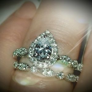 1.5 carat pear shaped diamond ring